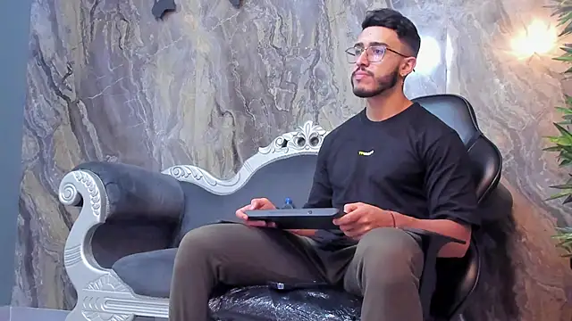 Snapshot of Liam_Kleiin chatting on February 2025 11:38:02 AM Liam Kleiin online show from February 2025 11:38:02 AM