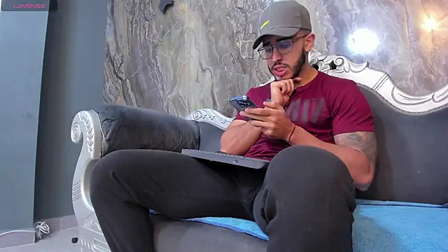 Snapshot of Liam_Kleiin chatting on March 2025 11:32:01 AM Liam Kleiin online show from March 2025 11:32:01 AM