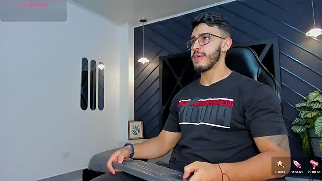 Snapshot of Liam_Kleiin chatting on October 2025 11:21:02 AM Liam Kleiin online show from October 2025 11:21:02 AM