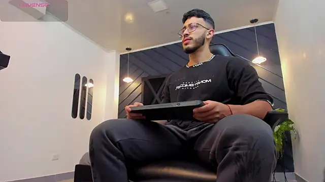 Snapshot of Liam_Kleiin chatting on October 2025 11:20:02 AM Liam Kleiin online show from October 2025 11:20:02 AM