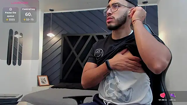 Snapshot of Liam_Kleiin chatting on October 2025 11:23:02 AM Liam Kleiin online show from October 2025 11:23:02 AM