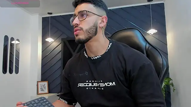 Snapshot of Liam_Kleiin chatting on October 2025 11:22:01 AM Liam Kleiin online show from October 2025 11:22:01 AM