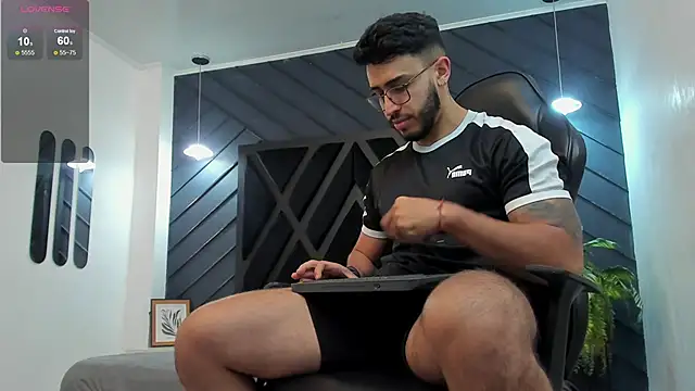 Snapshot of Liam_Kleiin chatting on November 2025 11:21:02 AM Liam Kleiin online show from November 2025 11:21:02 AM