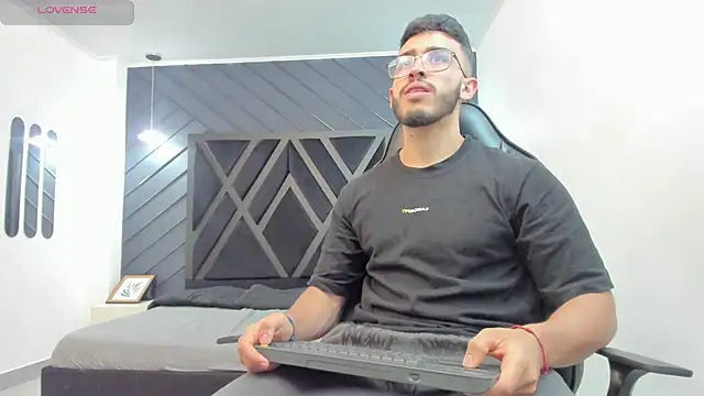 Snapshot of Liam_Kleiin chatting on November 2025 11:20:02 AM Liam Kleiin online show from November 2025 11:20:02 AM