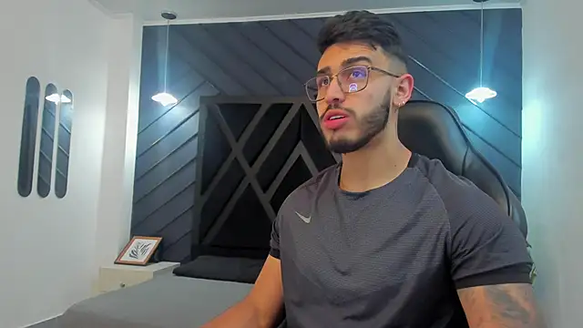 Snapshot of Liam_Kleiin chatting on November 2025 11:32:01 AM Liam Kleiin online show from November 2025 11:32:01 AM