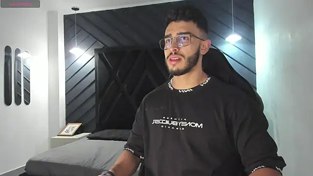 Snapshot of Liam_Kleiin chatting on November 2025 11:21:01 AM Liam Kleiin online show from November 2025 11:21:01 AM