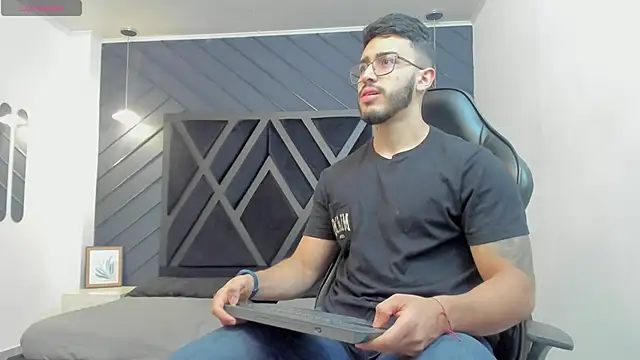 Snapshot of Liam_Kleiin chatting on November 2025 11:20:02 AM Liam Kleiin online show from November 2025 11:20:02 AM