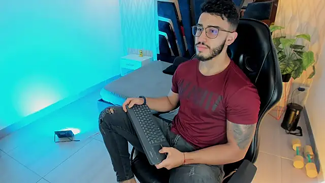 Snapshot of Liam_Kleiin chatting on December 2025 11:30:02 AM Liam Kleiin online show from December 2025 11:30:02 AM