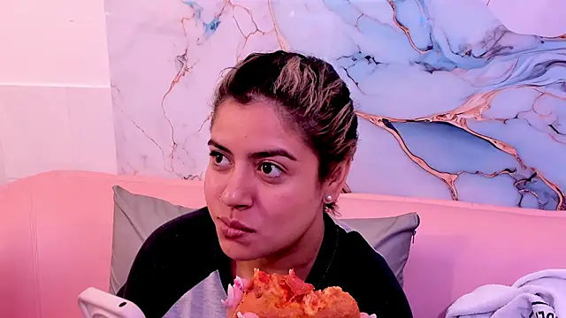 Snapshot of taylor_cupper chatting on November 2025 03:39:02 AM taylor cupper online show from November 2025 03:39:02 AM