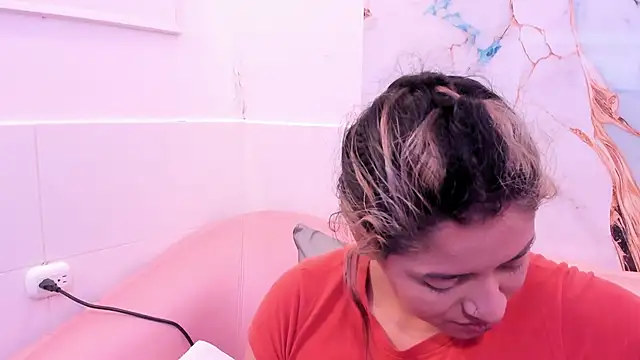 Snapshot of taylor_cupper chatting on November 2025 03:18:02 AM taylor cupper online show from November 2025 03:18:02 AM