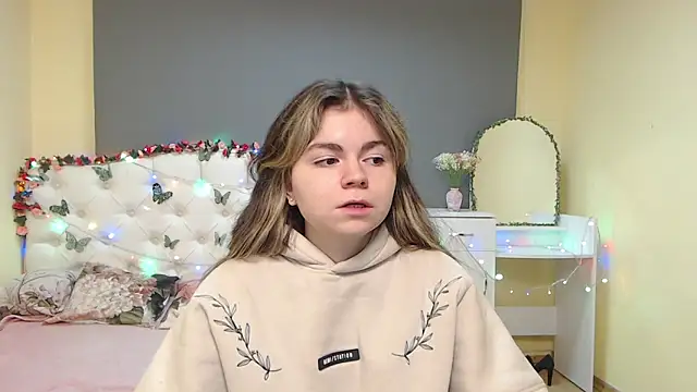 TinaRedly online show from February 2026 08:38:01 PM