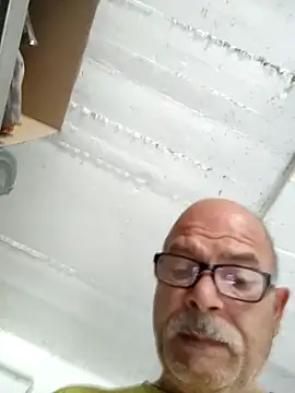 bottomhairy online show from May 2026 11:48:02 AM