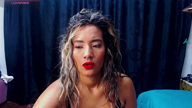 Snapshot of megan_collins96 chatting on January 2025 09:32:01 PM megan collins96 online show from January 2025 09:32:01 PM