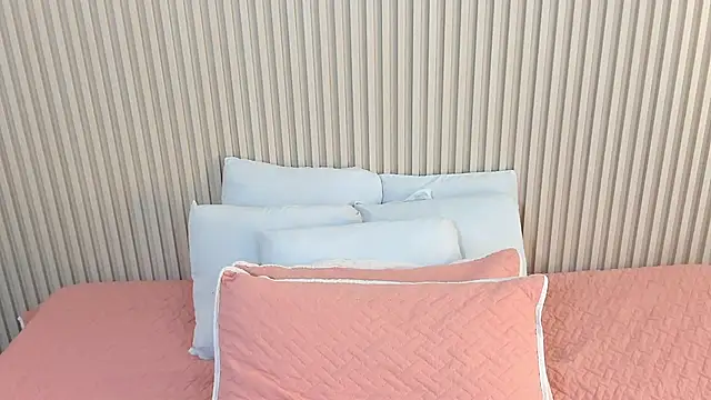 Snapshot of charlottebrowns_ chatting on December 2025 12:21:02 PM charlottebrowns online show from December 2025 12:21:02 PM