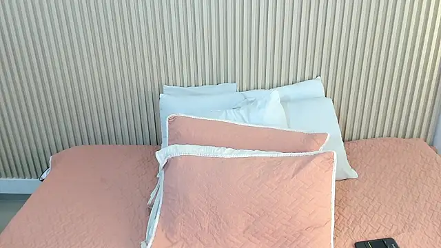 Snapshot of charlottebrowns_ chatting on December 2025 12:21:02 PM charlottebrowns online show from December 2025 12:21:02 PM