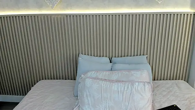 charlottebrowns  online show from February 2026 12:46:02 PM