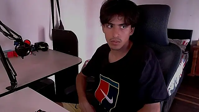 Snapshot of Thieves9 chatting on December 2024 05:48:02 PM Thieves9 online show from December 2024 05:48:02 PM