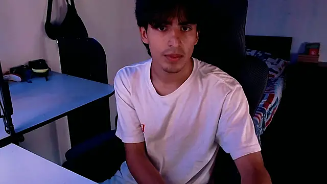 Snapshot of Thieves9 chatting on December 2024 05:44:01 PM Thieves9 online show from December 2024 05:44:01 PM