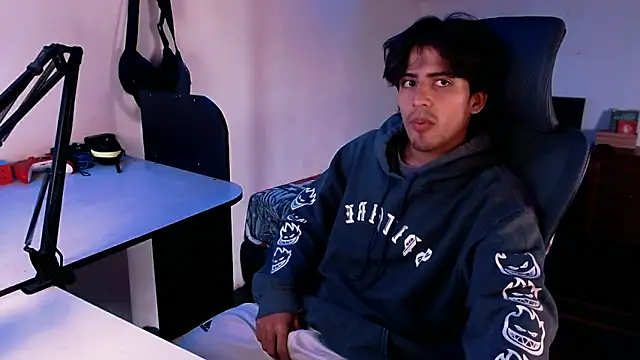 Snapshot of Thieves9 chatting on December 2024 02:22:01 PM Thieves9 online show from December 2024 02:22:01 PM