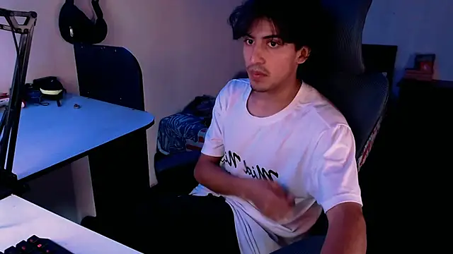 Snapshot of Thieves9 chatting on December 2024 12:17:02 PM Thieves9 online show from December 2024 12:17:02 PM