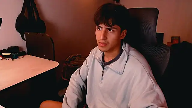 Snapshot of Thieves9 chatting on December 2024 01:07:02 PM Thieves9 online show from December 2024 01:07:02 PM