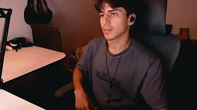 Snapshot of Thieves9 chatting on December 2024 03:58:01 AM Thieves9 online show from December 2024 03:58:01 AM