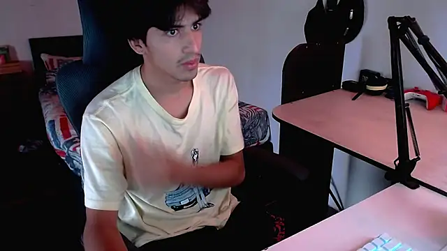 Snapshot of Thieves9 chatting on February 2025 05:18:02 PM Thieves9 online show from February 2025 05:18:02 PM