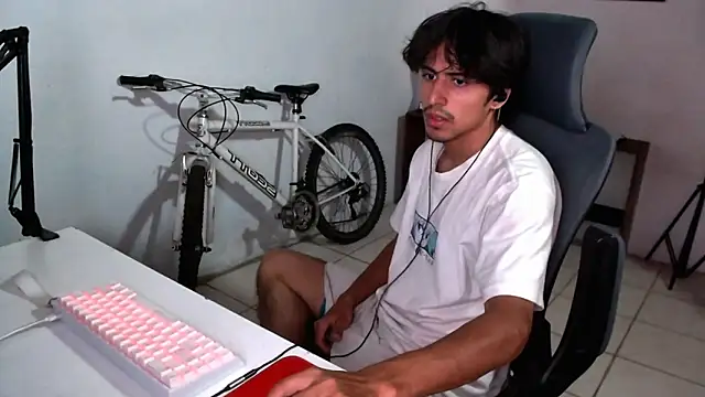 Snapshot of Thieves9 chatting on September 2025 09:48:01 PM Thieves9 online show from September 2025 09:48:01 PM