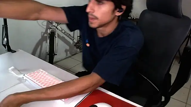 Snapshot of Thieves9 chatting on September 2025 11:05:02 PM Thieves9 online show from September 2025 11:05:02 PM