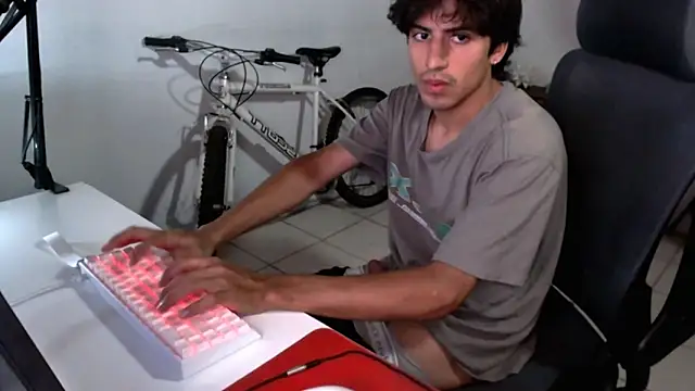 Snapshot of Thieves9 chatting on September 2025 10:45:01 PM Thieves9 online show from September 2025 10:45:01 PM