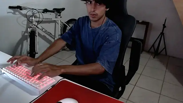 Snapshot of Thieves9 chatting on September 2025 05:55:02 AM Thieves9 online show from September 2025 05:55:02 AM