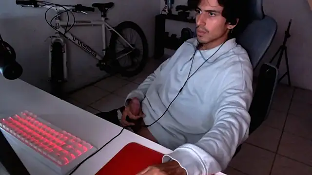 Snapshot of Thieves9 chatting on September 2025 10:20:02 AM Thieves9 online show from September 2025 10:20:02 AM