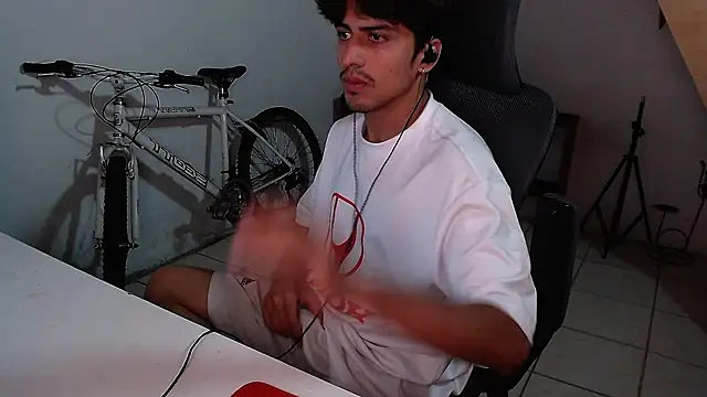 Snapshot of Thieves9 chatting on October 2025 04:15:01 AM Thieves9 online show from October 2025 04:15:01 AM