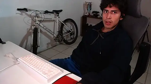 Snapshot of Thieves9 chatting on October 2025 05:08:02 AM Thieves9 online show from October 2025 05:08:02 AM