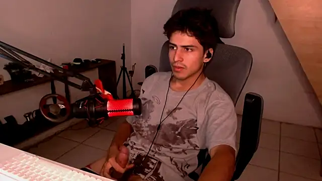 Snapshot of Thieves9 chatting on December 2025 05:06:02 AM Thieves9 online show from December 2025 05:06:02 AM