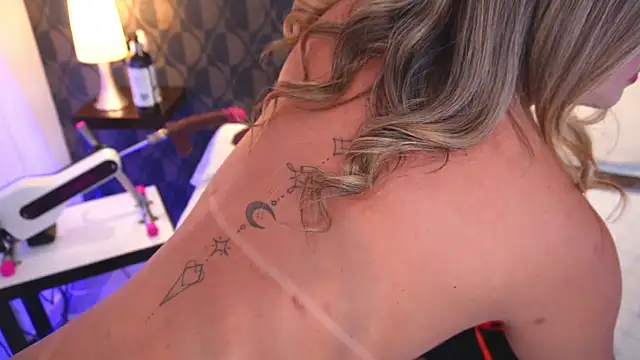 Snapshot of SharomRoss chatting on November 2025 04:53:01 PM SharomRoss online show from November 2025 04:53:01 PM