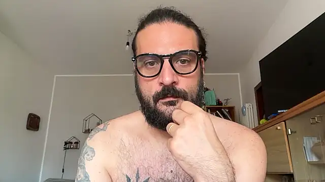 Snapshot of beardo85 chatting on June 2026 08:56:02 AM beardo85 online show from June 2026 08:56:02 AM