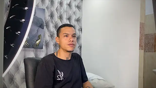 Snapshot of Osiiriis chatting on January 2025 04:41:01 AM Osiiriis online show from January 2025 04:41:01 AM