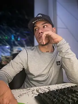 Snapshot of Osiiriis chatting on February 2025 12:30:02 AM Osiiriis online show from February 2025 12:30:02 AM