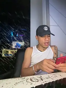 Snapshot of Osiiriis chatting on February 2025 04:57:01 AM Osiiriis online show from February 2025 04:57:01 AM