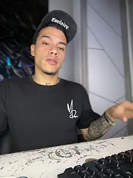 Snapshot of Osiiriis chatting on March 2025 03:24:01 AM Osiiriis online show from March 2025 03:24:01 AM