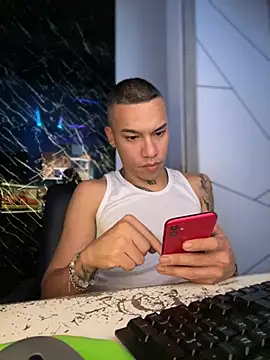 Snapshot of Osiiriis chatting on March 2025 07:08:02 AM Osiiriis online show from March 2025 07:08:02 AM