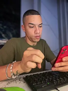 Snapshot of Osiiriis chatting on March 2025 08:21:02 AM Osiiriis online show from March 2025 08:21:02 AM