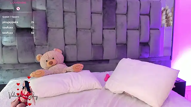 Snapshot of Chloe_evans__ chatting on February 2025 05:37:01 PM Chloe evans online show from February 2025 05:37:01 PM