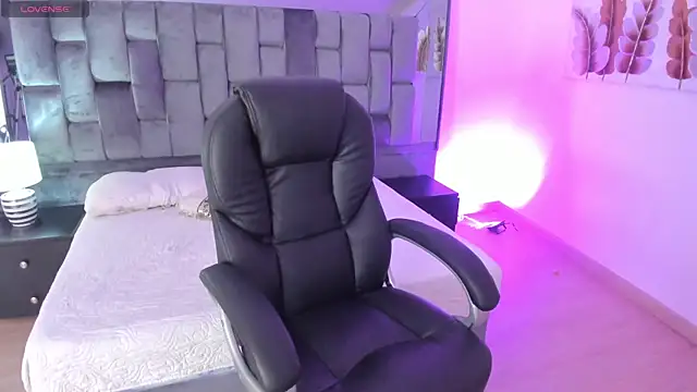 Snapshot of Chloe_evans__ chatting on February 2025 07:10:02 PM Chloe evans online show from February 2025 07:10:02 PM