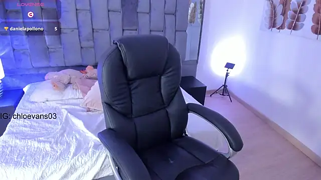 Snapshot of Chloe_evans__ chatting on February 2025 05:39:01 PM Chloe evans online show from February 2025 05:39:01 PM