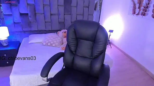 Snapshot of Chloe_evans__ chatting on March 2025 11:39:02 AM Chloe evans online show from March 2025 11:39:02 AM