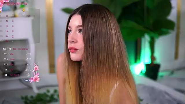 Snapshot of EvaWarenn chatting on October 2025 12:34:02 PM EvaWarenn online show from October 2025 12:34:02 PM