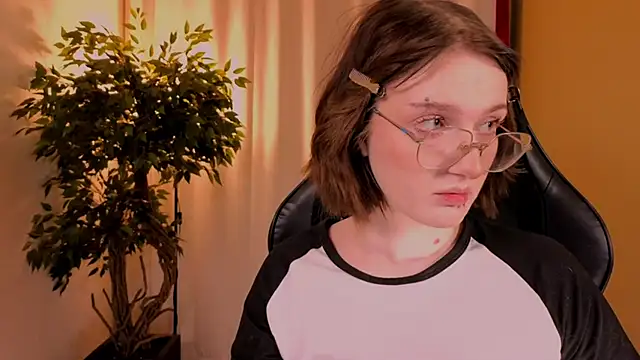 ELLIEJAY online show from November 2025 05:11:01 AM