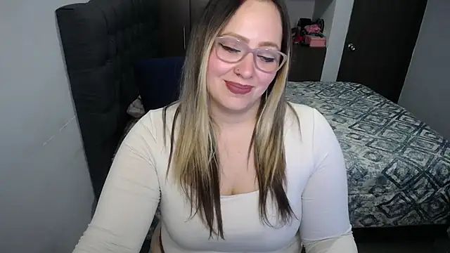 Snapshot of Valentina_St chatting on March 2025 02:04:01 AM Valentina St online show from March 2025 02:04:01 AM